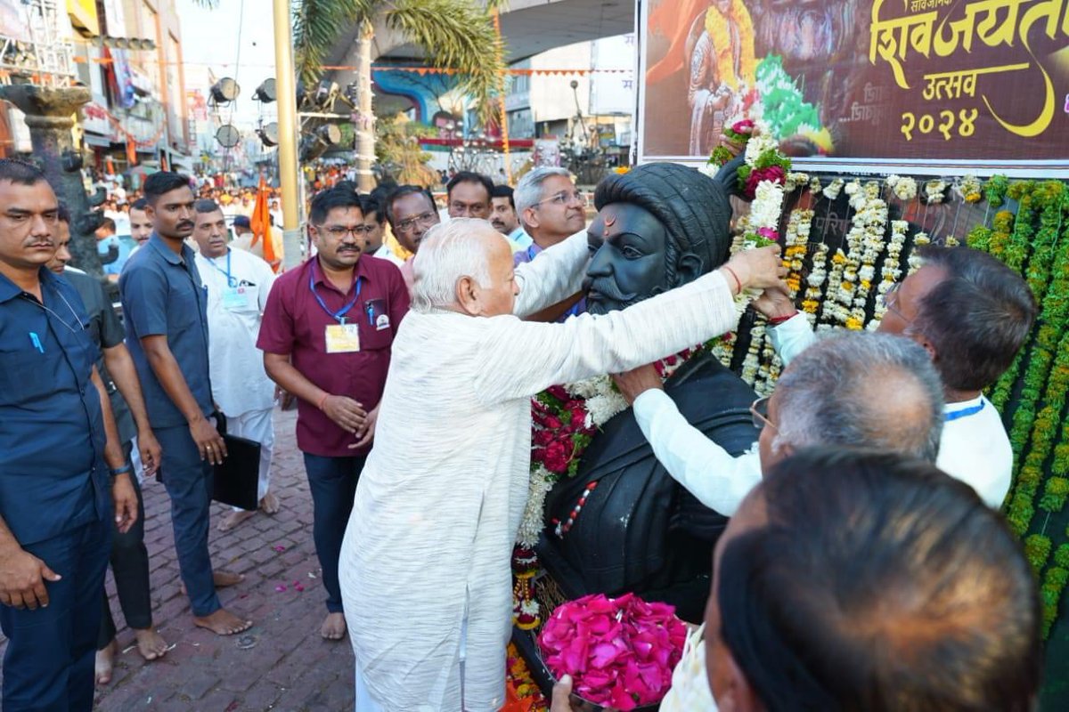 He is the reason 

जो हम हिन्दी में वार्तालाप करते है 

वरना सबको लखनवी उर्दू में शिरकत करनी होती
#शिवाजीमहाराज 
#ShivajiJayanti