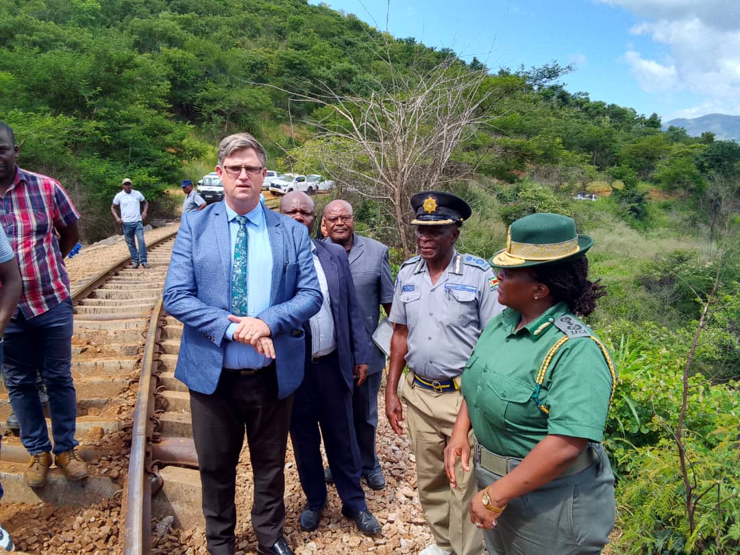 DiamondFMZim's tweet photo. Deputy of Minister of Transport and Infrastructural Development, Hon Joshua Sacco visits the site where three NRZ train crew members perished after the locomotive derailed between Mutare and Machipanda last night. https://t.co/bzAiVI167q