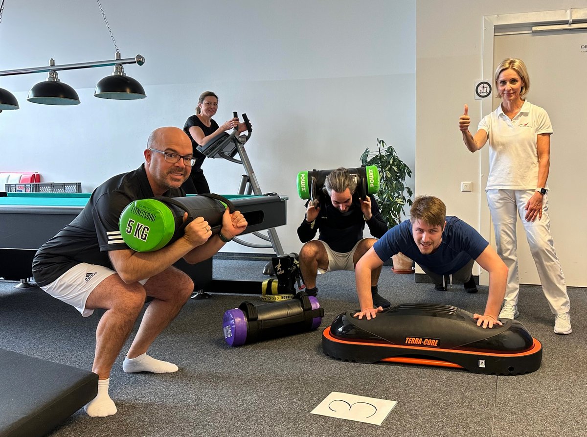 Hast du Rücken? Dann komm doch zu synyx! 😉 Bei uns wird jeden Freitag fleißig Sport gemacht. 🏋️‍ Vielen Dank an unsere Personal Trainer von #Sentiree! 🙏 sentiree.de/2023-dezember-… #betrieblichesgesundheitsmanagement #ichhabrücken