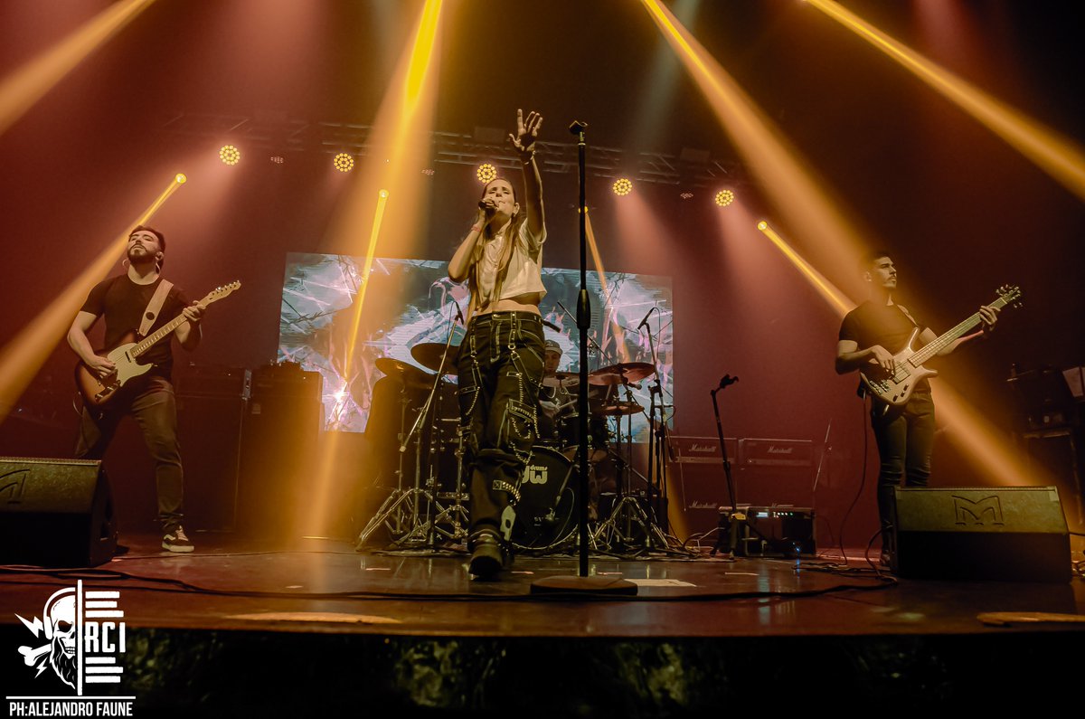 RCIRadioOk's tweet image. 🎸Noche de rock en Vorterix!

🎶 @micaracciatti abrió la noche de @CICLONAUTASROCK con un set super rockero!

📸Fotos del gran @AlejandroFaune.
