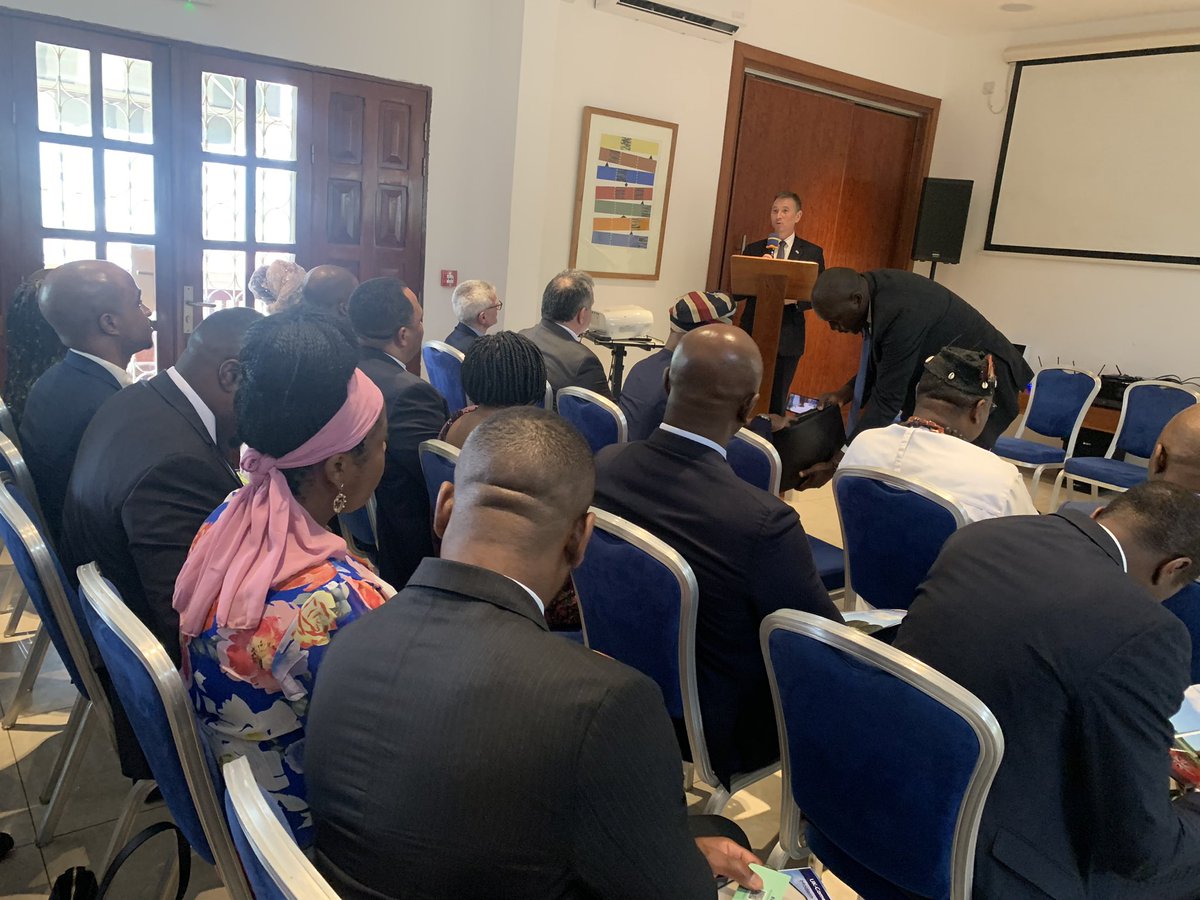 UK in Cameroon🇬🇧🇨🇲 (@ukincameroon) on Twitter photo Lors d'une table ronde, des délégués commerciaux britanniques, des fonctionnaires gouvernementaux du Royaume-Uni et des experts commerciaux travaillent sur des stratégies pour favoriser la collaboration et stimuler la croissance économique au 🇨🇲.
<a href="/UKAIS2024/">UK-African Investment Summit</a>
#GoFarGoTogether Lors d'une table ronde, des délégués commerciaux britanniques, des fonctionnaires gouvernementaux du Royaume-Uni et des experts commerciaux travaillent sur des stratégies pour favoriser la collaboration et stimuler la croissance économique au 🇨🇲.
<a href="/UKAIS2024/">UK-African Investment Summit</a>
#GoFarGoTogether