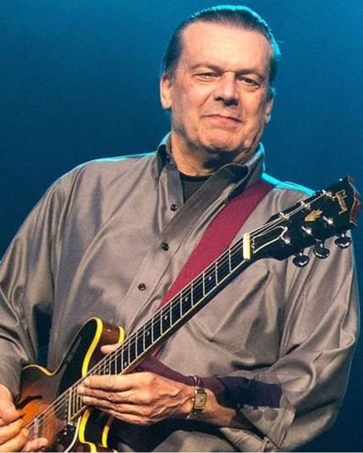 OfficialDaledoe's tweet photo. Happy Heavenly Birthday to musician/songwriter/record producer, #JohnWarrenGeilsJr , better known as #JGeils ( February 20th.,1946-April 11th.,2017 ) of #TheJGeilsBand . Gone but never forgotten. 🥳🎉🎊🎼🎶🎵🎸🕊️🙏 #Centerfold #FreezeFrame #LoveStinks #MustOfGotLost &amp; more. https://t.co/UkWSthp10S