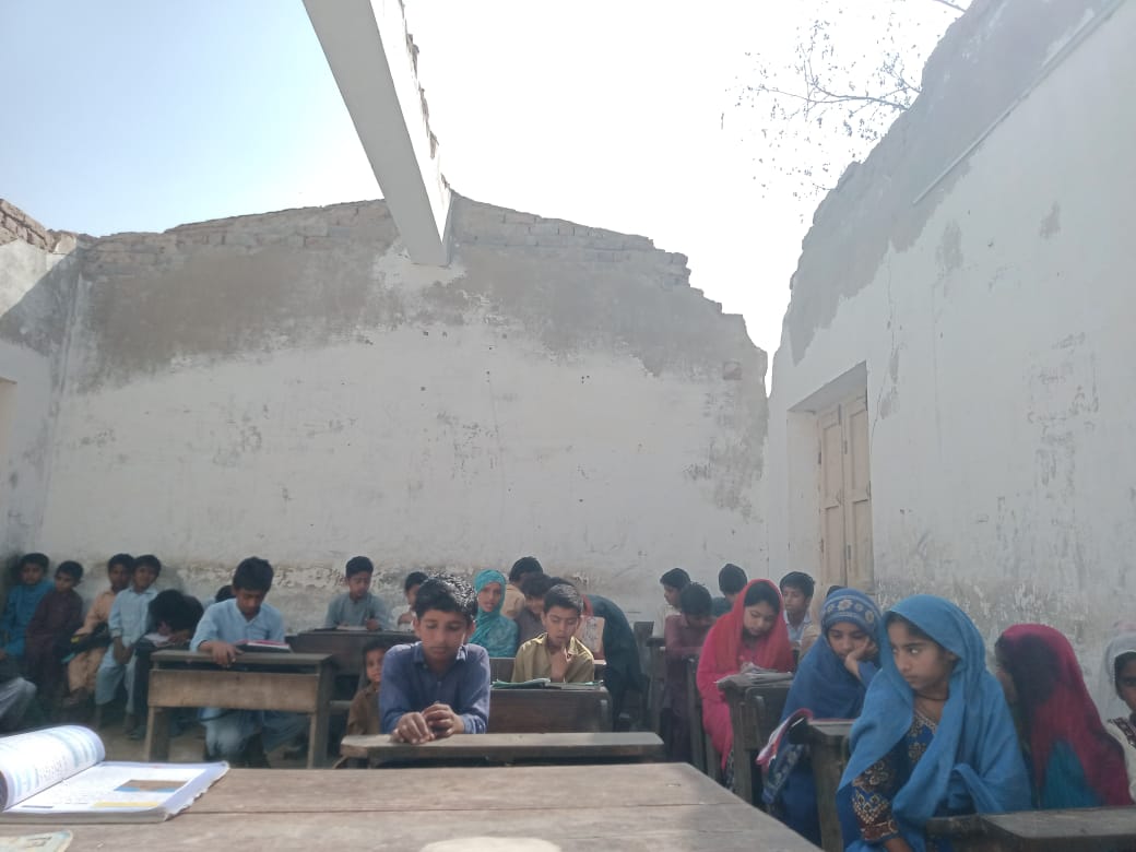 ShahidRahmoon's tweet photo. Government Primary School Haji Hashim Chandio UC Qaziya Wah (Syal) Taluka and District Badin This roofless school is sufficient for the performance of the elected representatives including the Education Department
@BBhuttoZardari @AseefaBZ @MuradAliShahPPP @PPP_Org @MediaCellPPP https://t.co/nkShiIF0Tx