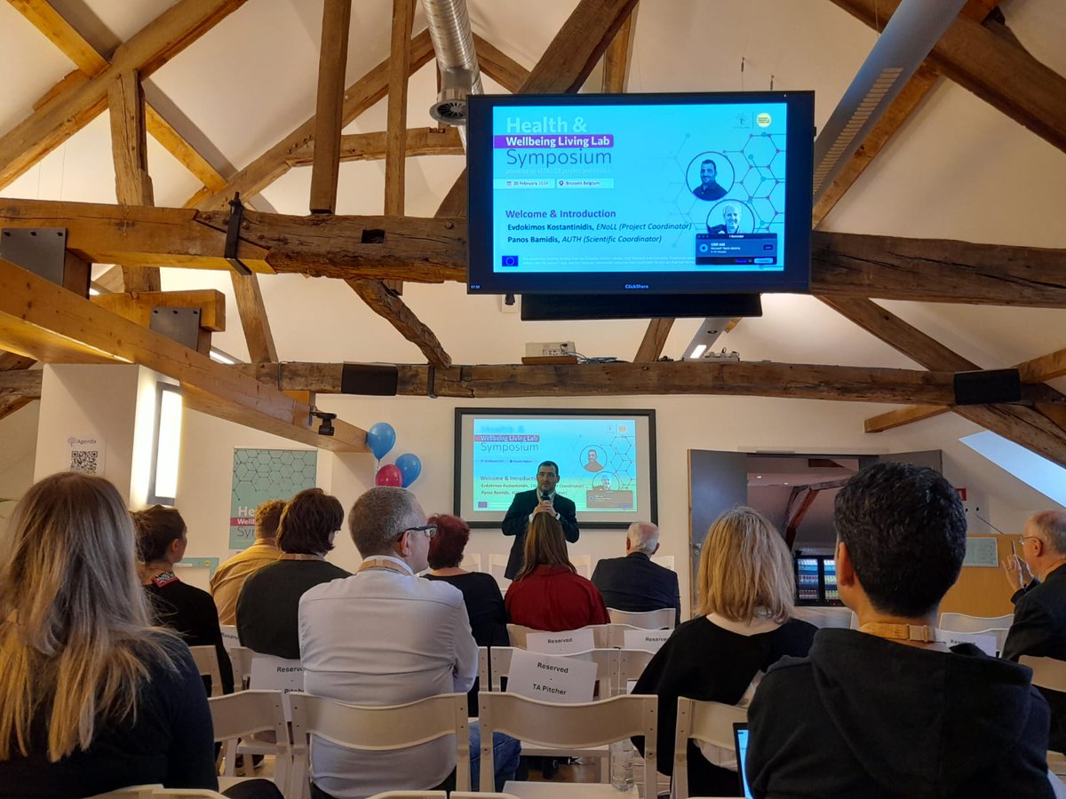 Socialit tweet media