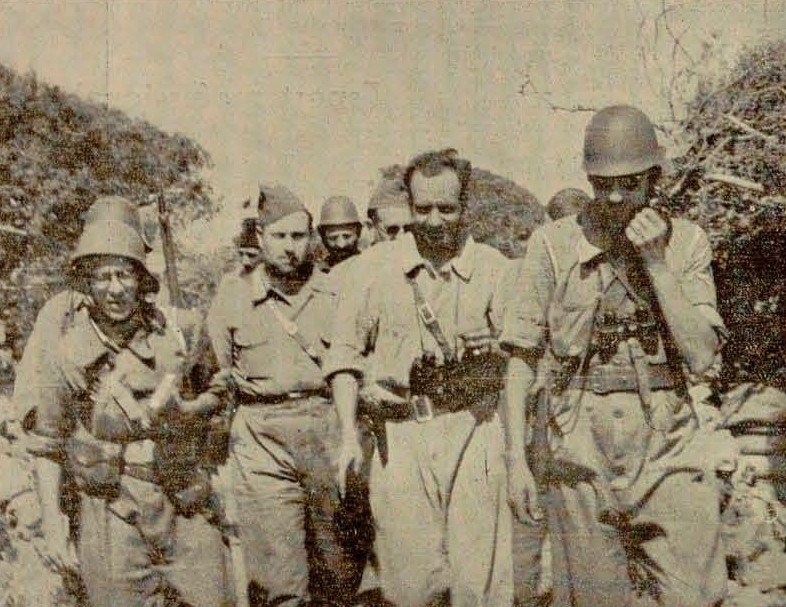 Finals agost 1936 Les milícies antifeixistes de Catalunya a Porto Cristo (Mallorca)
El capità Zapatero recorre amb uns milicians el Parapet de la Mort, on les Joventuts Socialistes Unificades, les Joventuts Llibertàries i les d’Estat Català lluiten contra els feixistes
Foto Oliva