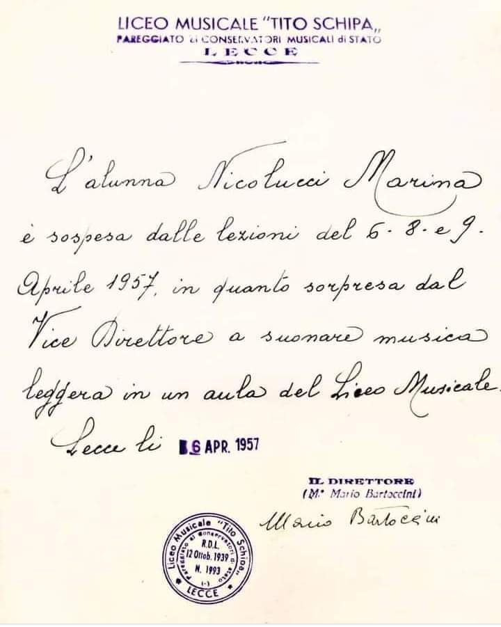 Correva il 1957 e la signorina Marina Nicolucci fu sorpresa nelle austere aule del Conservatorio di Lecce a suonare musica leggera e, pertanto, sospesa dalle lezioni. Chissà cosa le avrebbero fatto se l'avessero trovata che intonava un canto della tradizione orale