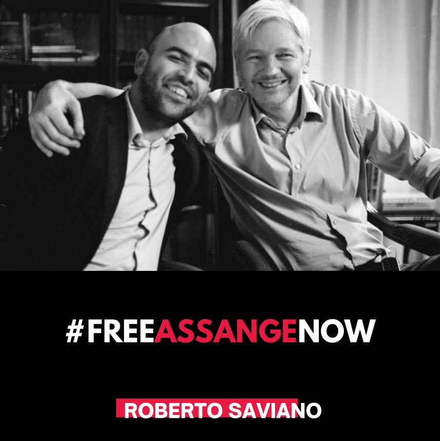 Questa foto risale al 2013. Julian #Assange viveva, come in prigione, nell’Ambasciata dell’Ecuador a Londra. Andai a trovarlo e conobbi un uomo forte ed equilibrato, nonostante le circostanze. Chiedemmo di poter avere una foto insieme, Julian mi guardò e disse, “Non seri però,