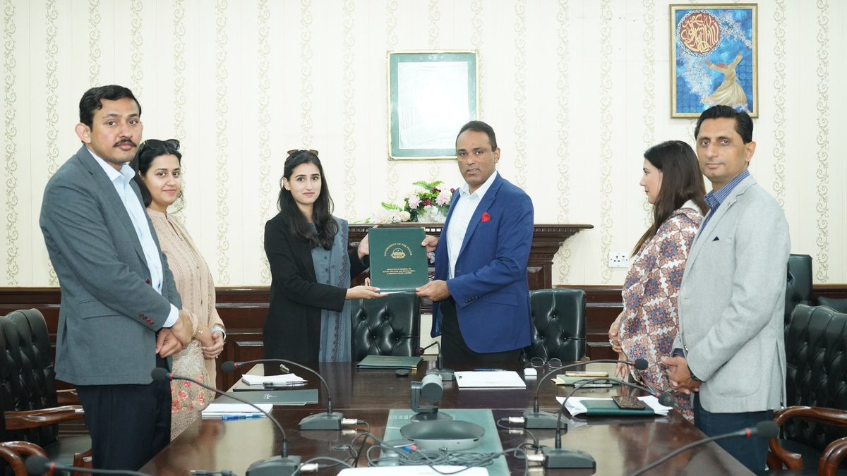 Social Welfare Department Punjab and @musawiofficial organization have signed a Letter of Intent to express their willingness to work together for #WomenEmpowerment. Director General SWD Punjab Muddassir Riaz Malik, CEO Musawi Ms. Fatima Yasmin Bokhari, Directors (continued)