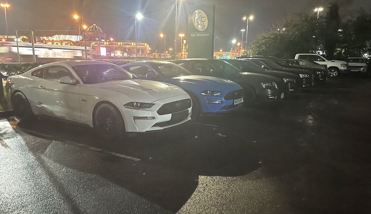 Bit of an odd one - lots of very new (some unregistered!?) cars on a pub car park in Manchester recently including a new @ford @forduk #mustang #mustanggt #carspotting #carsofmanchester #americancars #americancar #musclecar #dodge #srt
