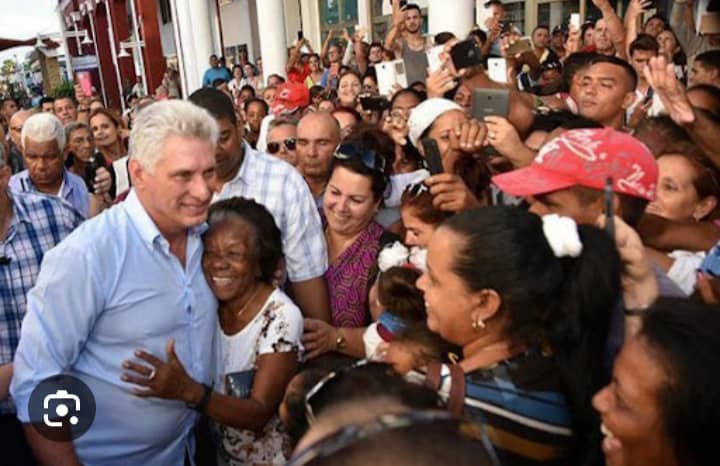 #YoTambiénMeErizo cuando veo al pueblo que lo apoya y lo sigue
#YoSigoAMiPresidente
#Cuba
<a href="/DiazCanelB/">Miguel Díaz-Canel Bermúdez</a> 
<a href="/DrRobertoMOjeda/">Dr. Roberto Morales Ojeda</a>
<a href="/YudelkisOrtizB/">Yudelkis Ortiz Barceló</a>