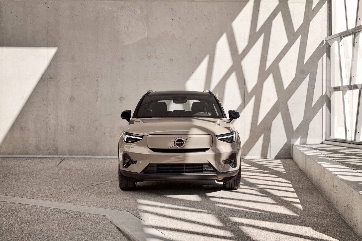 Say hello to the Volvo EX40, the new name for the Volvo XC40 Recharge. Today, we announced some changes to our model range as part of our model year 2025 update. More information for media here: media.volvocars.com/uk/en-gb/media…