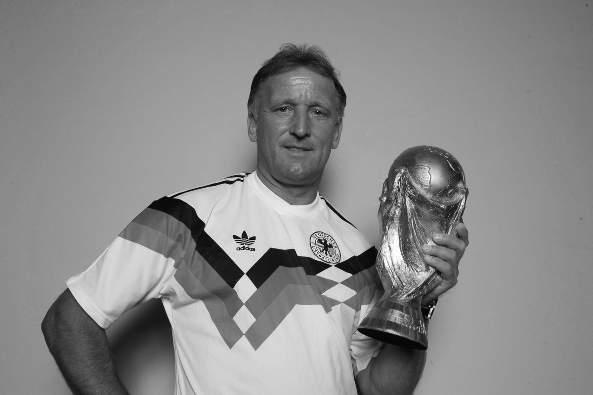 VfLBochum1848eV's tweet image. Ruhe in Frieden, Weltmeister!🕯️ 

Wir sind in Gedanken bei den Angehörigen und Freunden von Andreas Brehme. Unser aufrichtiges Beileid🙏