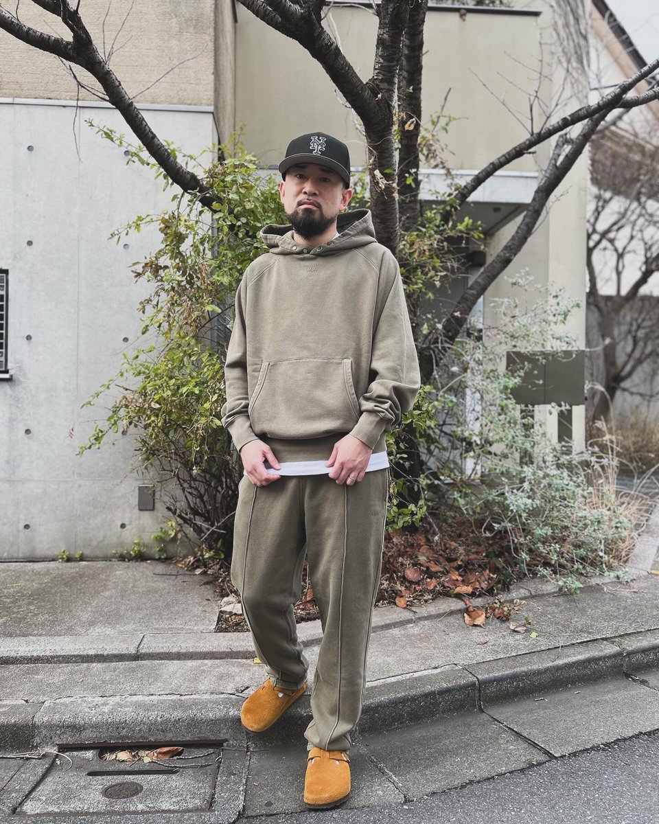 YSM_23's tweet photo. "UNITED PROJECT" STONE WASH SET UP
明日昼12時販売開始🗽
UNITED PROJECTより新作のSET UPが入荷‼️
超良いFADE加工👍 今回はオリーブグリーンです💯
シルエットも綺麗で裏地パイルなので春先まで着れます👌
シンプルながらも細部まで拘ったクオリティーの高いアイテムです☝️
#ysm23 #unitedproject https://t.co/L6DunFzjLA