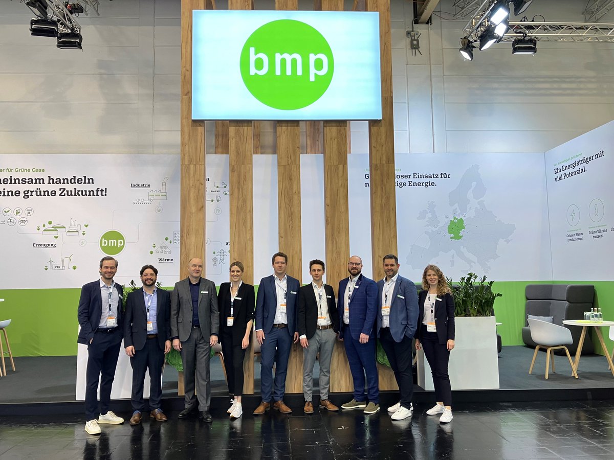 bmp_greengas's tweet photo. Sprechen wir über Biomethan bei der #Eworld24! 🌿 Unser Team für eine grüne Zukunft heißt Sie herzlich an unserem Stand E127 in Halle 1 willkommen und freut sich darauf, all Ihre Fragen zu #Biomethan und grünen Gasen zu beantworten! 🤝 https://t.co/n6AXCqkrHC