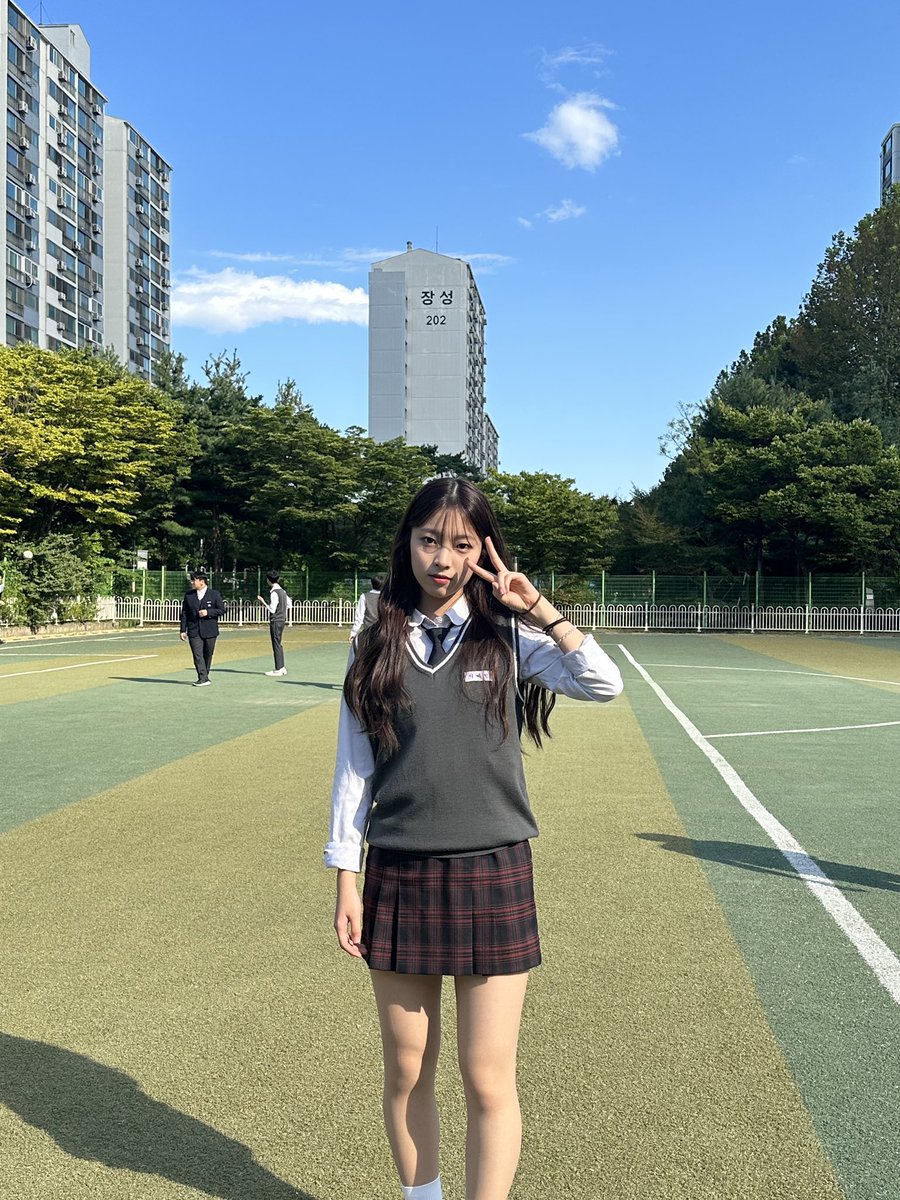 mayspics's tweet photo. pre-debut may 💚📚

#RESCENE #리센느 #MAY #메이 https://t.co/GYvhYsym5s