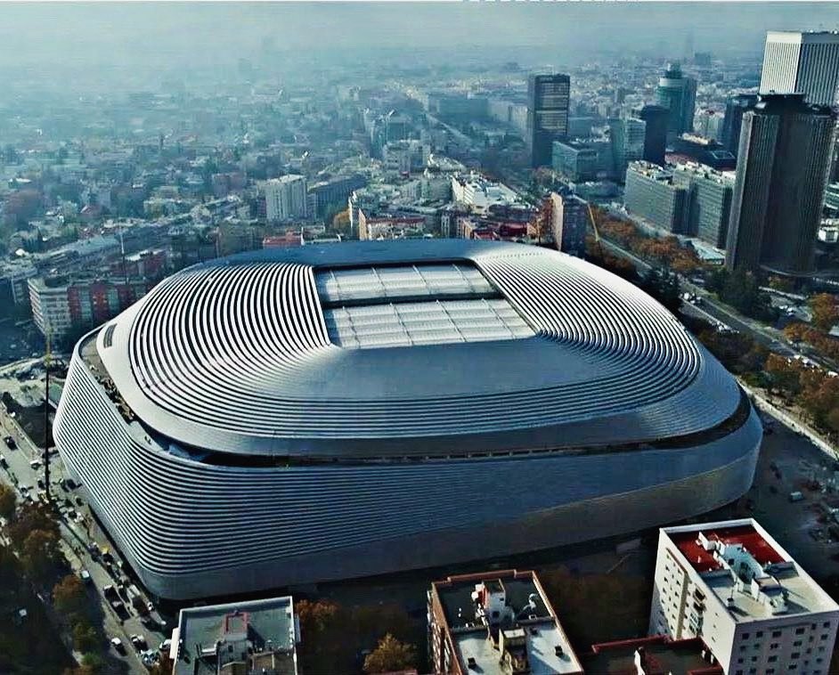 🏟️ BE - LLE - ZA ¡Perspectiva de la grandeza del nuevo Bernabéu desde las alturas! 🚁✨