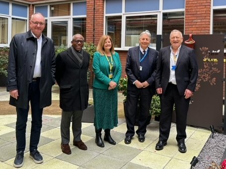 A pleasure to welcome Mike Bell, Chair ⁦ @LG_NHS and Charles Alexander, Chair ⁦ @GSTTnhs to ⁦ @OxleasNHS Queen Mary’s Sidcup. Thanks for joining us to see multi partner services in action bringing care closer to local people. @OxleasCEO @oxleaschair