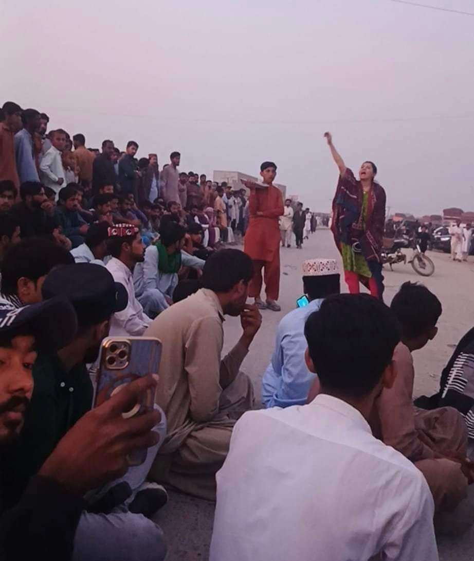 Support @SasuiiLohar & @Sorath_Latif in their fight for justice.They’ve been staging a sitin protest in Nasirabad, Sindh for past 4 days. Ppl are being killed in broad daylight,yet they’re denied the right to protest & file complaints against perpetrators #JusticeforHidayatLohar