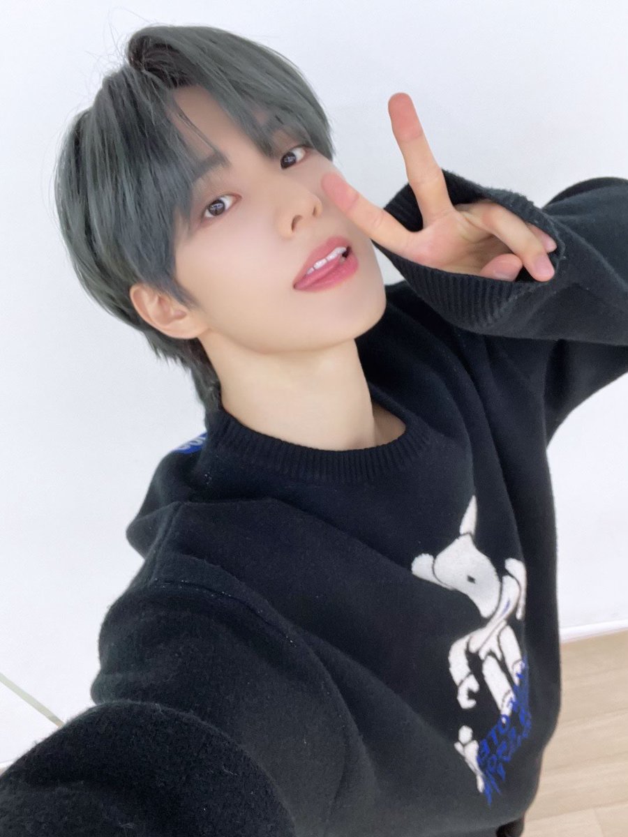xikers_official's tweet photo. [#진식] 곰돌이랑 찰칵🐻‍❄🐻‍❄
💙함랑함둥💙
#xikers #싸이커스 https://t.co/5TR4AKkC4k