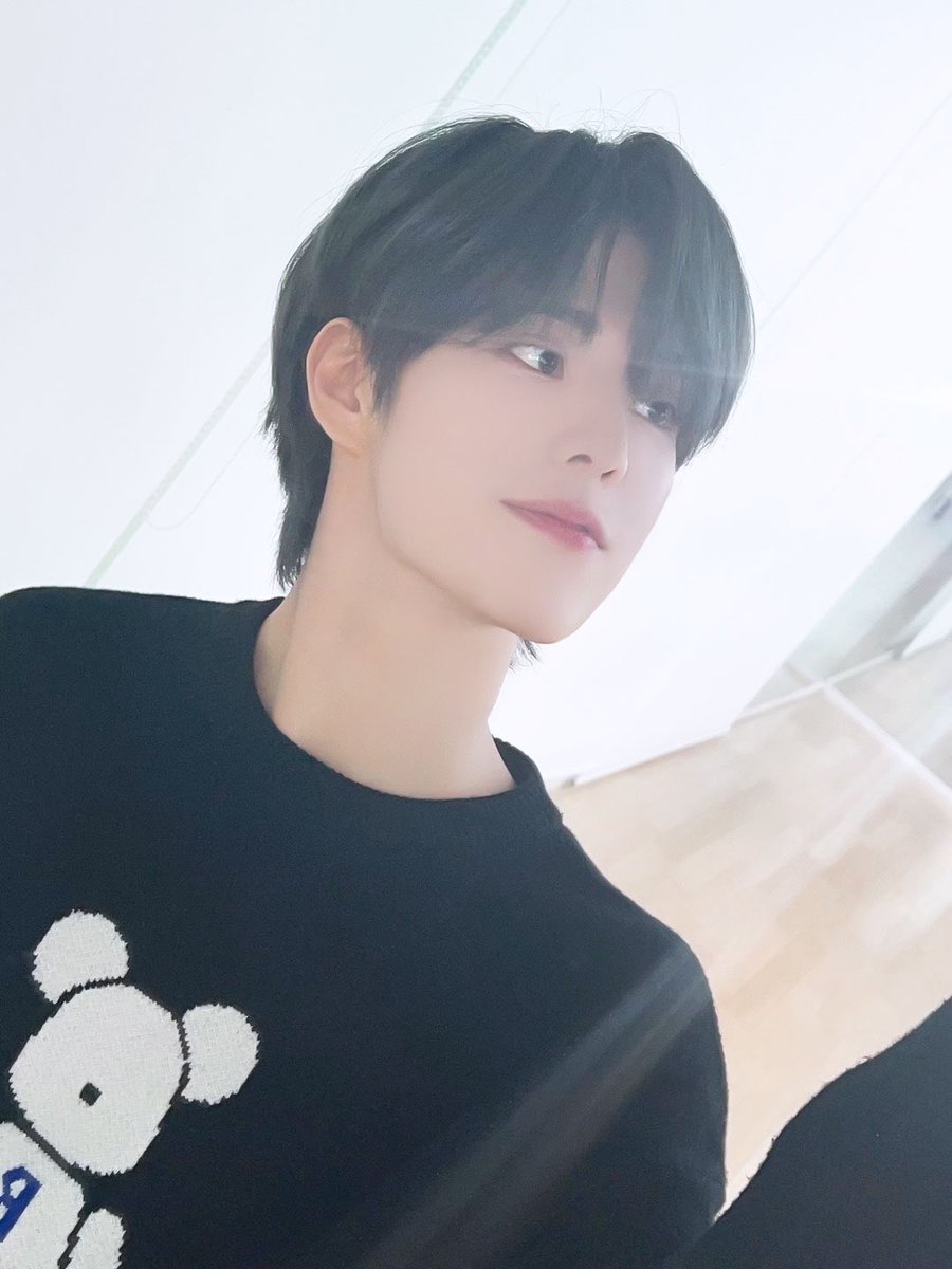xikers_official's tweet photo. [#진식] 곰돌이랑 찰칵🐻‍❄🐻‍❄
💙함랑함둥💙
#xikers #싸이커스 https://t.co/5TR4AKkC4k