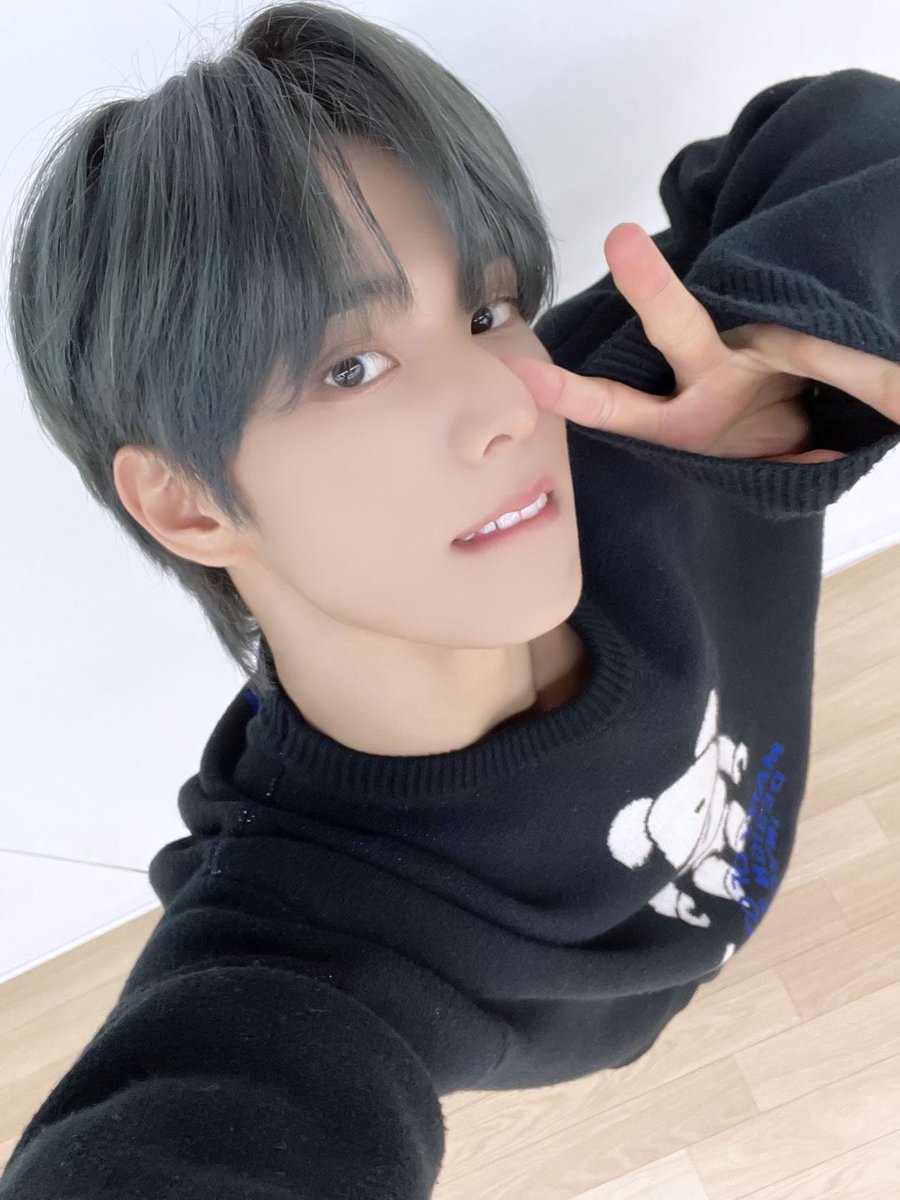 xikers_official's tweet photo. [#진식] 곰돌이랑 찰칵🐻‍❄🐻‍❄
💙함랑함둥💙
#xikers #싸이커스 https://t.co/5TR4AKkC4k