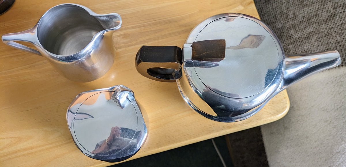 Malpoet's tweet photo. Vintage New Maid 3 Piece Picquot Ware Magnalium Tableware - Teapot, Sugar &amp; Milk

Bid now for a bargain

#NewMaid #tableware #teaset #magnalium #artdeco #deco

https://t.co/uR1RyNKzIZ https://t.co/H0zRx2pFvj