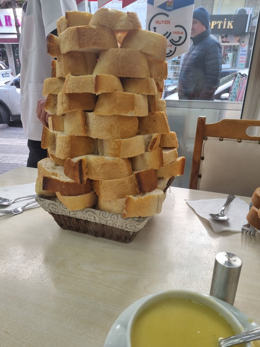 Öğle arasında esnaf lokantasina gelmişimdir