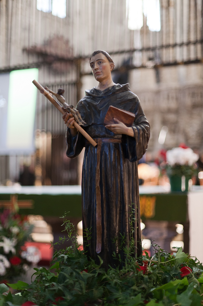 bisbatgirona's tweet photo. 😇 #Santoral 20/2/24. Beat Maurici Proeta, nascut a #CastellódEmpúries. Patró dels #tintorers, #bugaders, #tintoreria, #bugaderia -a la imatge-. Eleuteri, Falcó, Nemesi, Nil, Sadot, Tirani, Amada, Estefania d’Egipte, Mildreda. Sts. Francesc i Jacinta Marto (vidents de #Fàtima). https://t.co/Zqx2Tan5xe