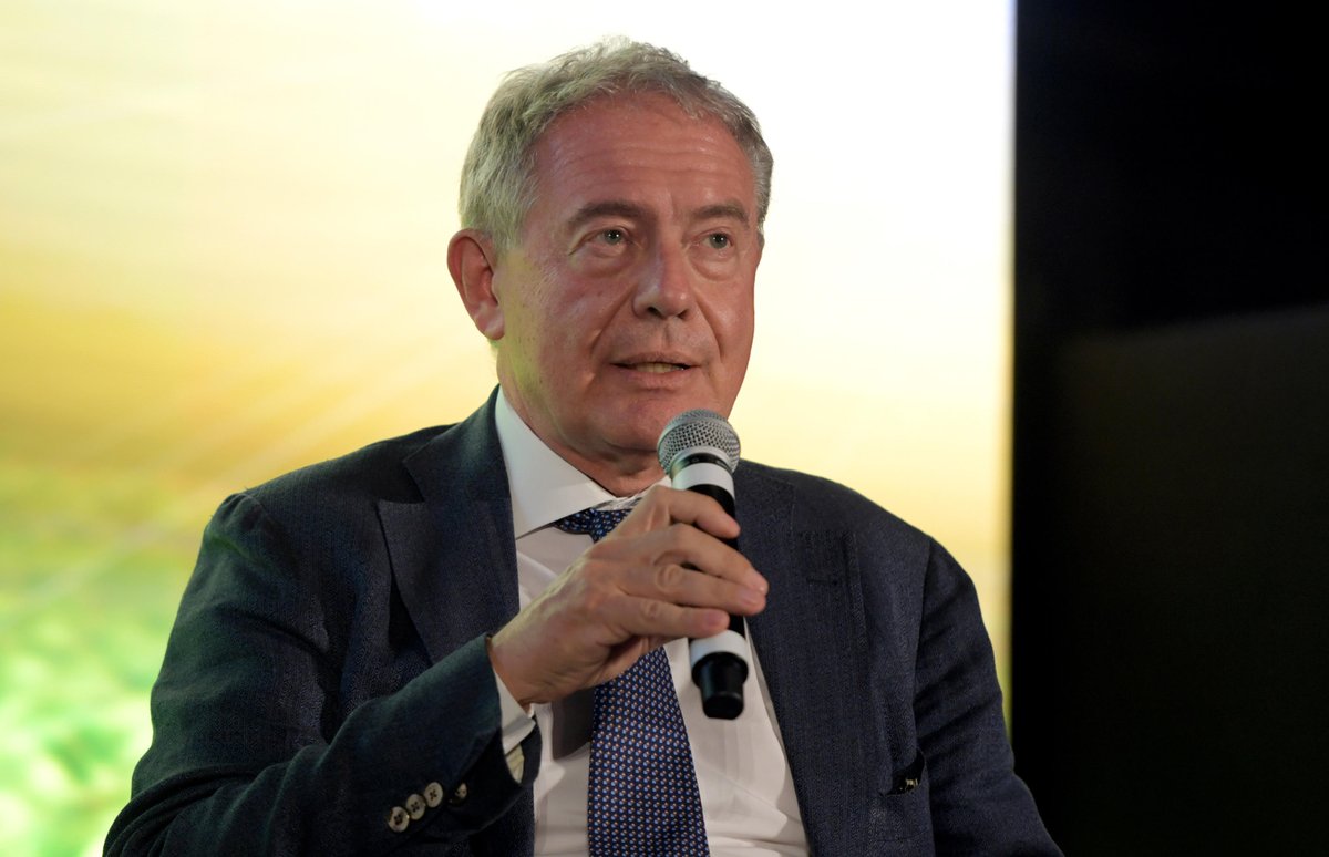mimit_gov's tweet photo. 📌 Il ministro @adolfo_urso, alle ore 12.15, interviene agli Stati Generali della portualità turistica italiana organizzati da #Assonat @Confcommercio e #AssonauticaItaliana @unioncamere  

Diretta streaming 👉🏻 https://t.co/dB3HW4hwN0 https://t.co/c1ZkA88u78