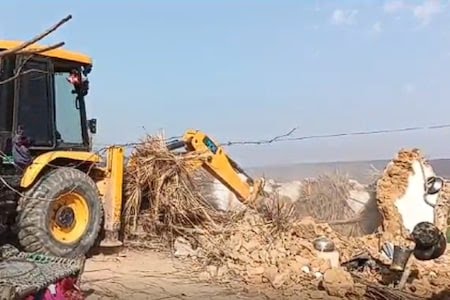 BIG NEWS 🚨 Bulldozer action begins in Alwar, Rajasthan where a HUGE Beef Mandi was found 🔥🔥

Multiple illegal houses bulldozed. BJP Govt has busted a shocking Beef Market running in Alwar spread over an area of 10 kilometres.

As per reports 600 cows were sI@ughtered every