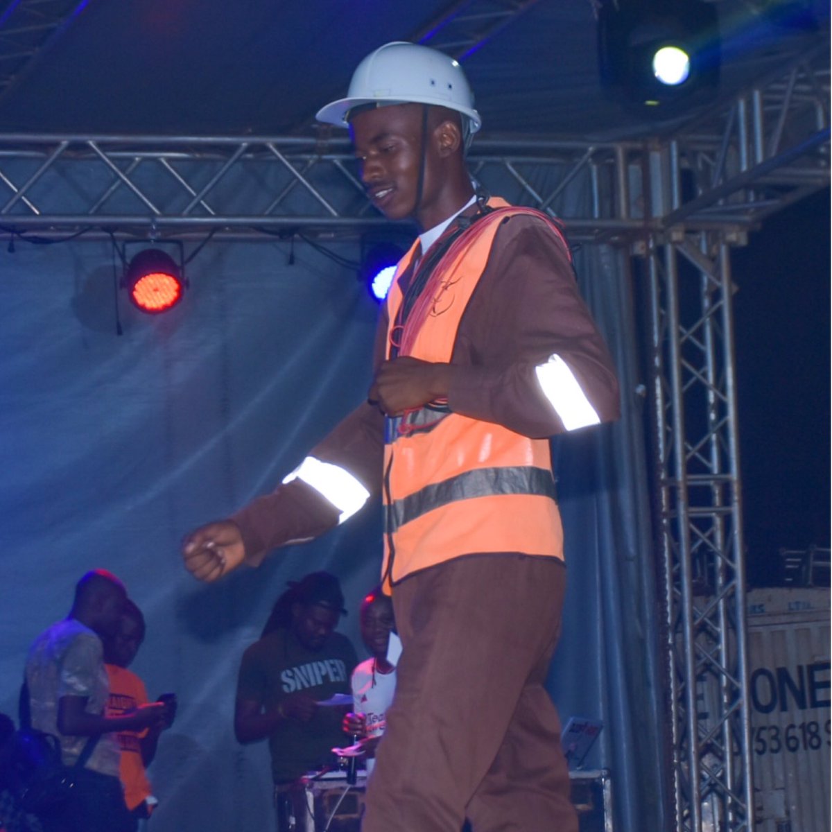 ExpressTalanta's tweet photo. Mlisema kazi ni kazi , aya basi tujitume.
Be Deligent in whatever you do.
#talantaexpress #talantaexpressat10 #ProfessionalAttire #peagentry https://t.co/8bl6ikfEYq