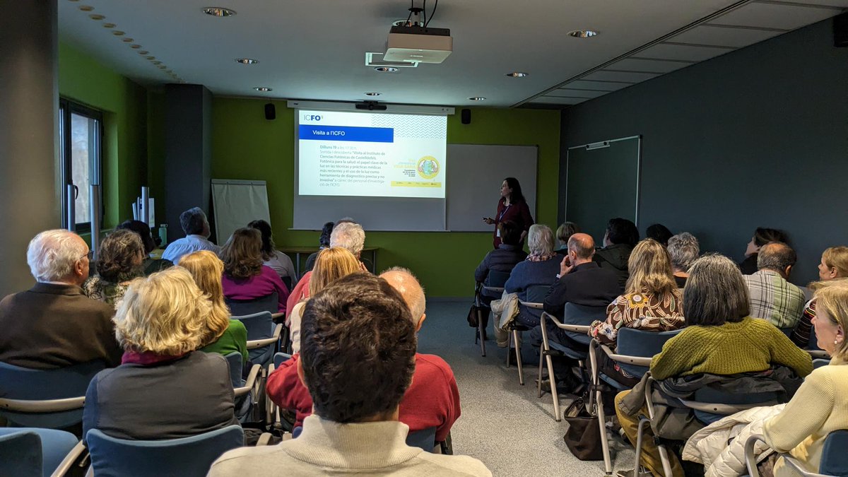 ICFOnians's tweet photo. Ahir van visitar l'@ICFOnians participants de les Jornades de Vida Sana organitzades per la @bcastelldefelsr.

Durant la visita van poder descobrir els avenços realitzats en #fotònica per la salut, i el paper clau de la llum en les tècniques i pràctiques mèdiques més recents. https://t.co/zPmLPeTiDw
