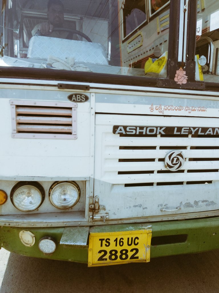 sureshbairy's tweet photo. @tsrtcmdoffice @PonnamLoksabha @seethakkaMLA @V6News @way2_news @YakaswamyChalla మేడారం జాతరకు 1000 వేసిన బస్సులు తెలుసు కానీ గ్రామాలకు రోజు వచ్చే మిగిలిన బస్సులు రవళి కథ..? కొన్ని బస్సులు నిజామాబాద్ &amp; కామారెడ్డి &amp; ఆర్మూర్ రావడం లేదు సారిగ్గ వచ్చిన బస్సులు కూడా స్టాప్ దగ్గర ఆగక పోవడం చాలా తప్పు. ఈరోజు జరిగే సంఘటన సిరికొండ నుండి కొండాపూర్ వరకు ఎక్కడ అపనే లేదు. https://t.co/DtLGWPdFiQ