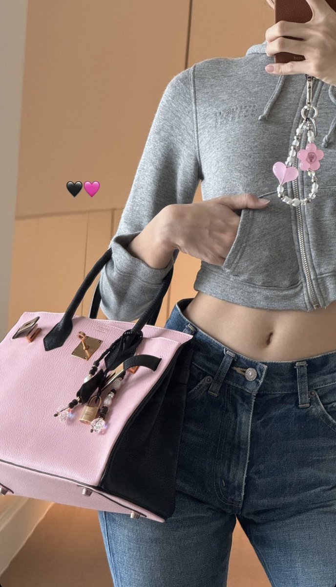 LISANATIONS_'s tweet photo. LISA IG story update ✨

#LISA #리사 #BLACKPINK #블랙핑크 #LALISA #MONEY #LLOUD @wearelloud https://t.co/nyFob5Wu8u