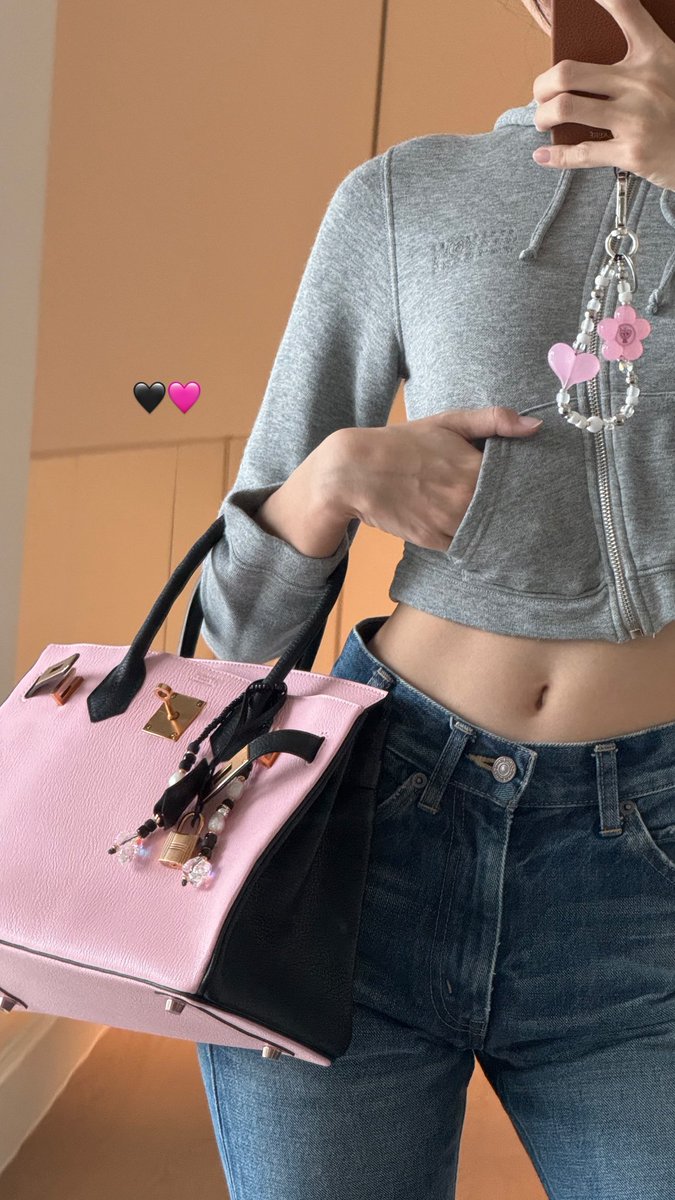 jenniesrenes's tweet photo. lisa ig story! https://t.co/pc5XMpeOgi
