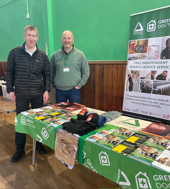Last Saturday Mark was at @NEBarnsley's slipper swap in #Cudworth & got the chance to catch up with @DanJarvisMP who was really interested in how our service is supporting the local #community. #GreenDoctor #energysaving #energyadvice #fuelpoverty #energycrisis #energybills
