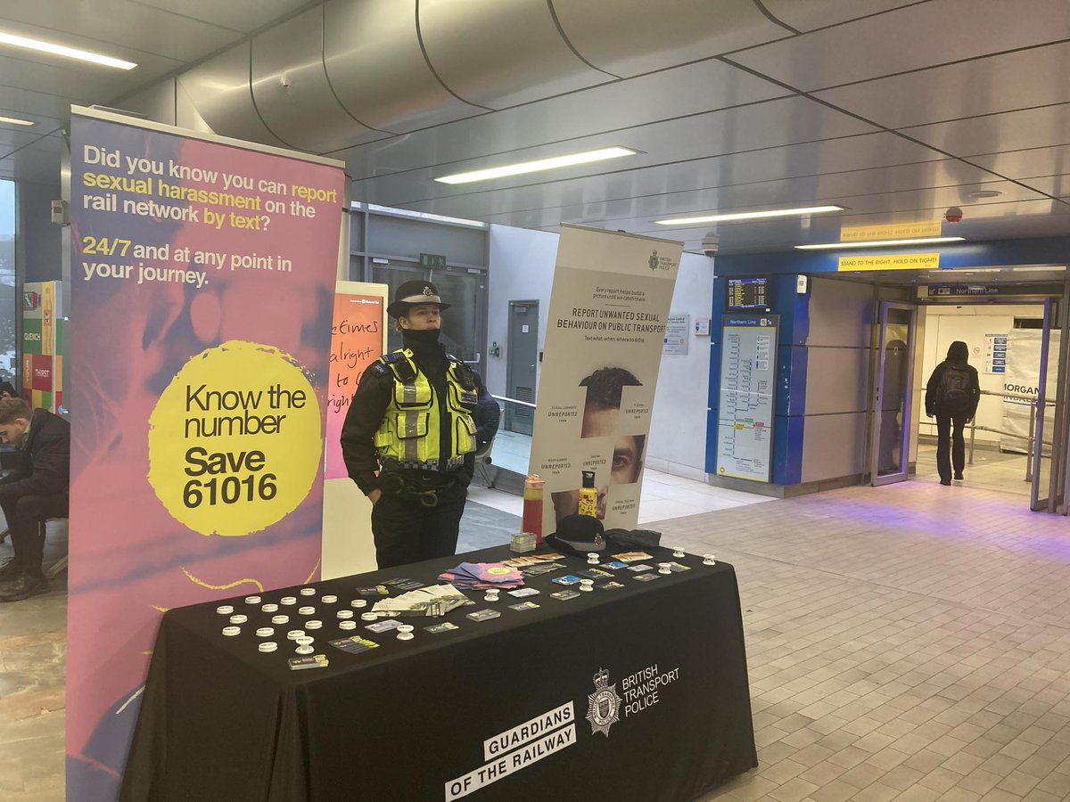 Our officers 👮‍♀️ are at Liverpool Central this morning, engaging with the community and promoting our Railway Guardian app 🤳 @merseyrail