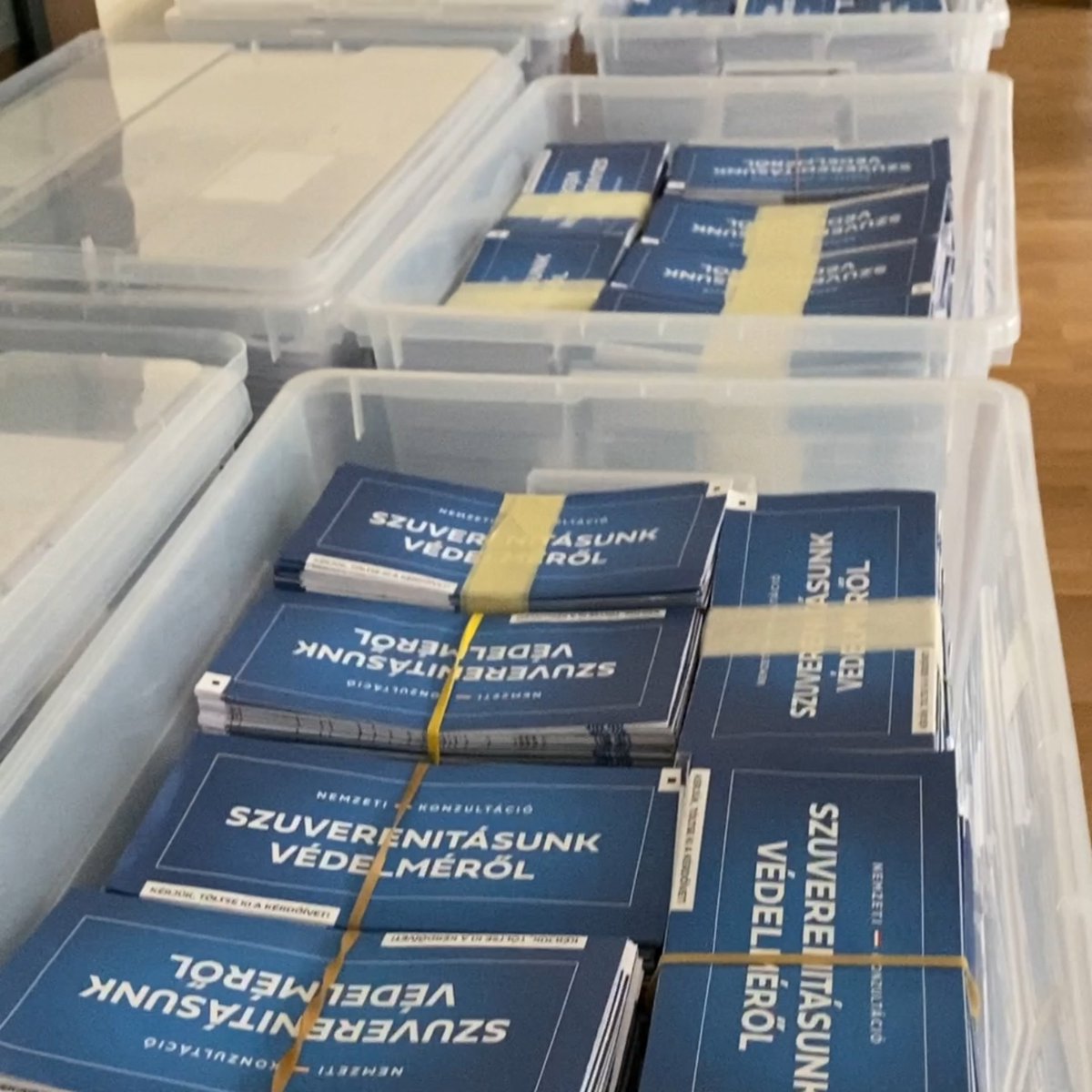 szabadahang's tweet photo. 📃 We'll show them to you❗ Unlike the Hungarian government, we have nothing to hide❗ On Friday, follow the joint press conference of aHang and the United Student Front live from 12:30❗ It's our turn to show you how many empty national consultation sheets we have collected❗ https://t.co/GuiSE6Tcqf