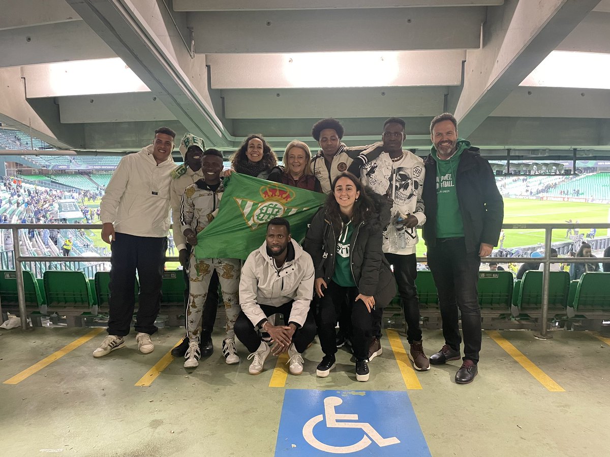 El pasado jueves el <a href="/RealBetis/">Real Betis Balompié 🌴💚</a> nos invitó a su casa 💚 

Pudimos disfrutar y compartir con amigos de Mambré de un rato de deportividad y amistad.

¡Muchas gracias por recibirnos!