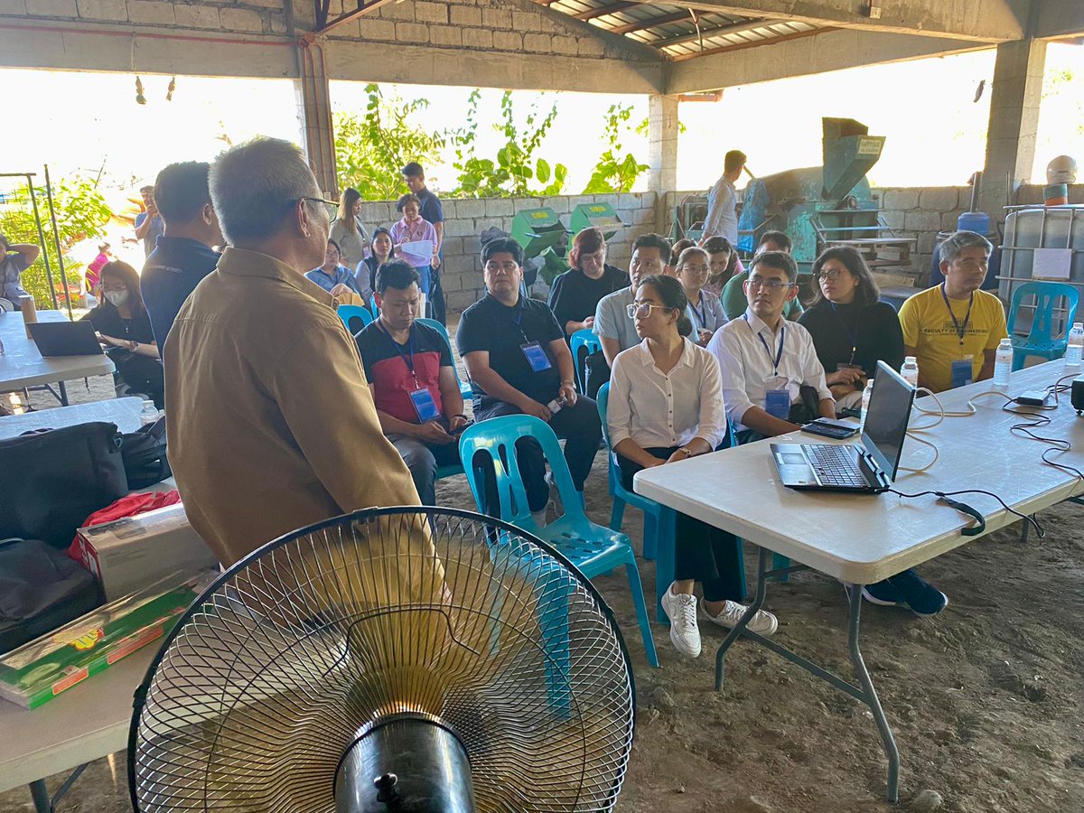 Today, our LIF awardees are with the @LLDAOfficial for our Filipino engineering challenge 🇵🇭 Our innovators are discussing ways to clean up pollution in the lake from humans, animals and industry - and create income in doing so. #InnovationLeaders