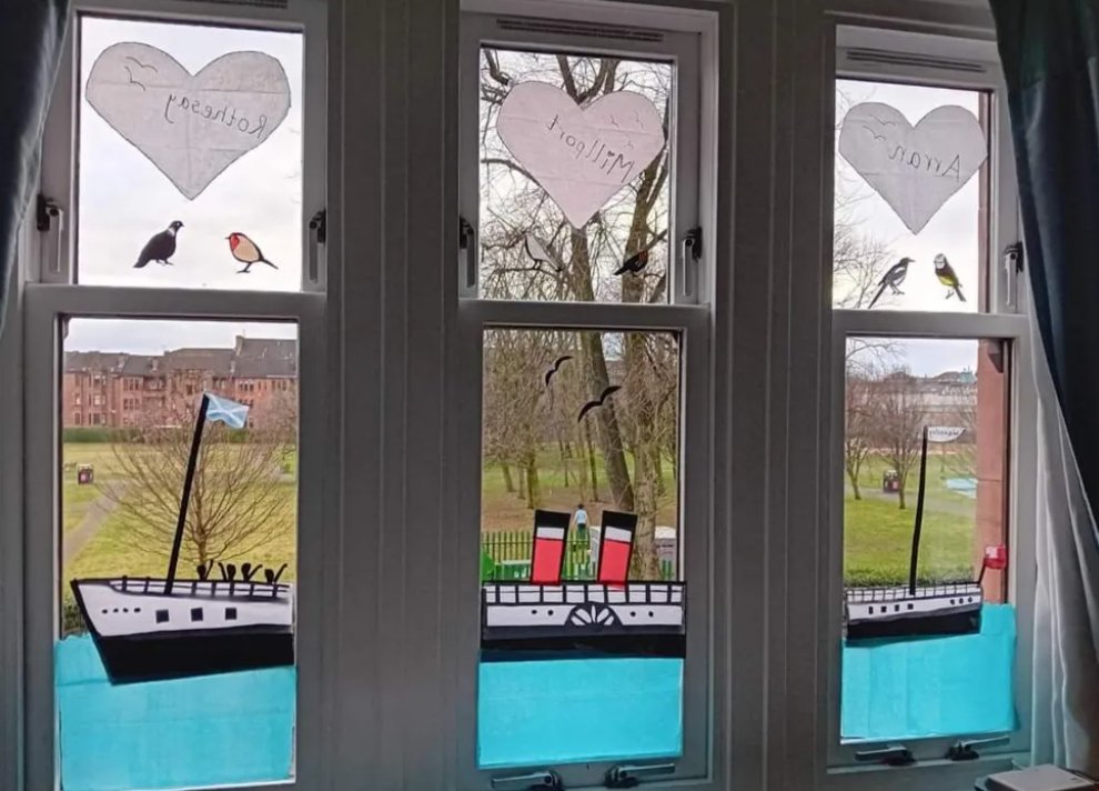 Waverley features in "Window Wonderland"

Residents of Cathcart in Glasgow are the latest in the UK to showcase their creativity by decorating their windows.

bbc.co.uk/news/articles/…