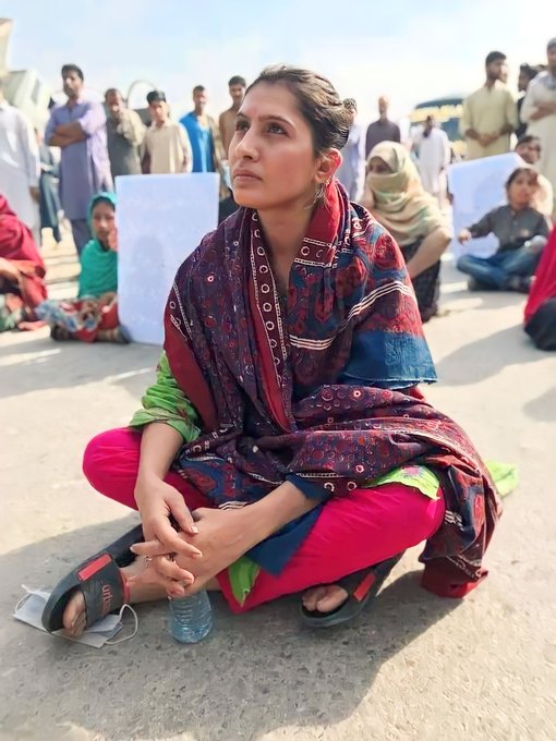 A daughters struggle to get justice for her father and hold accountable those responsible for the murder. 
#StateKilledHidayatLohar 
#JusticeForHidayatLohar