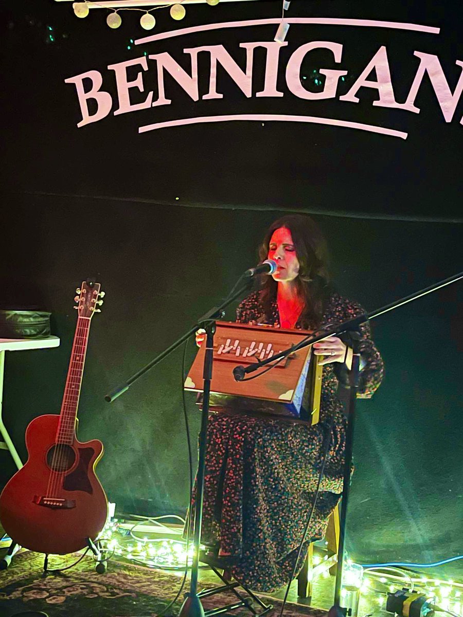 queengracemusic's tweet photo. Thanks to everyone who came to my album launch gig to celebrate the release of From The North Country on Saturday night! It was a special night. 🤩

#folksinger #irishfolk #irishfolkmusic https://t.co/g8LcuwTeZR