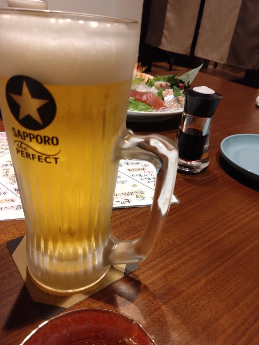 今日は50代ランナーで3人飲み🍺
弘前で平日仕事終わりに飲みたかったんですが、コロナ禍が続いたせいで、なかなかできず、ようやく実現👏
3時間ちょっとでしたが、ラン話やら、世間話やら、子育て話やら、たいそう盛り上がりました✨
ランナー飲みやると、テンション上がりますね😎

#nmg.