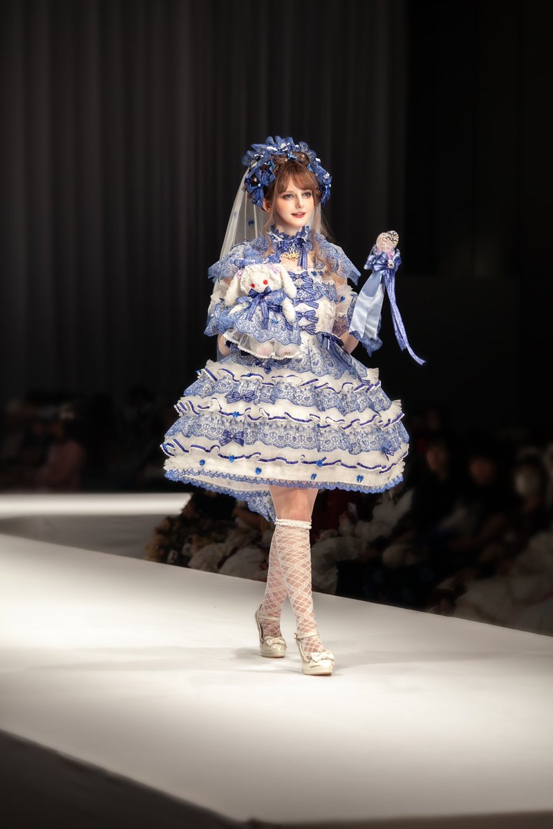 Eriza_Freya's tweet photo. 久々のロリータファッションでした。✨
BTSSBの2024年新コレクションファッションショーに参加できたことは、　夢が叶ったようです　😭　本当にありがとうございました。 https://t.co/MKN707aPSK