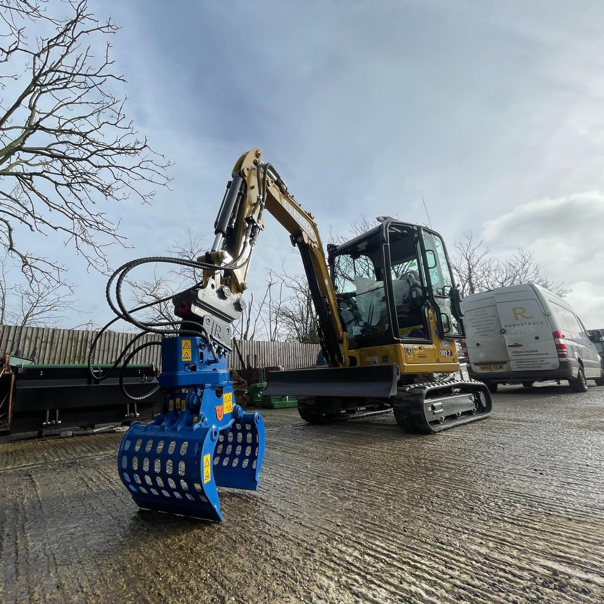 Delivered and installed today: PMZ 02 selector grab fitted on a CAT 302.7 👀

#Robustrack #customerservice #selectorgrab