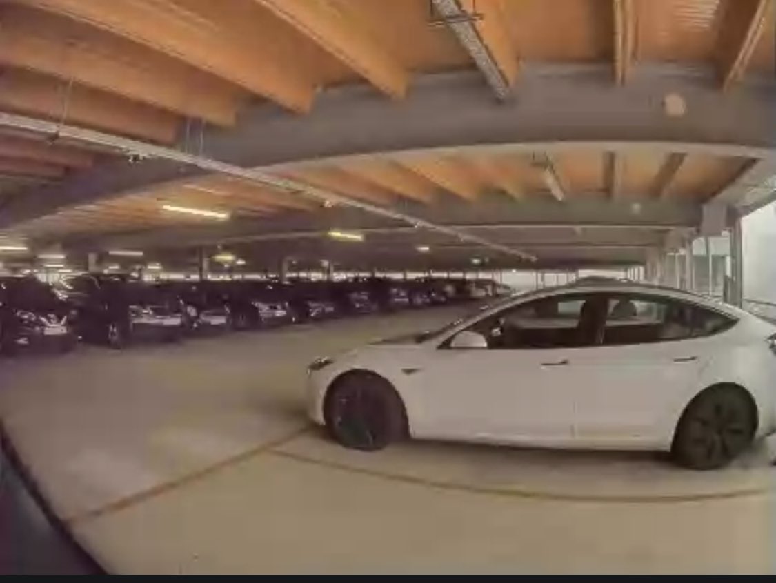 #belval #P+R #incendie 2ème étage semble sauve au niveau des bornes électriques #tesla