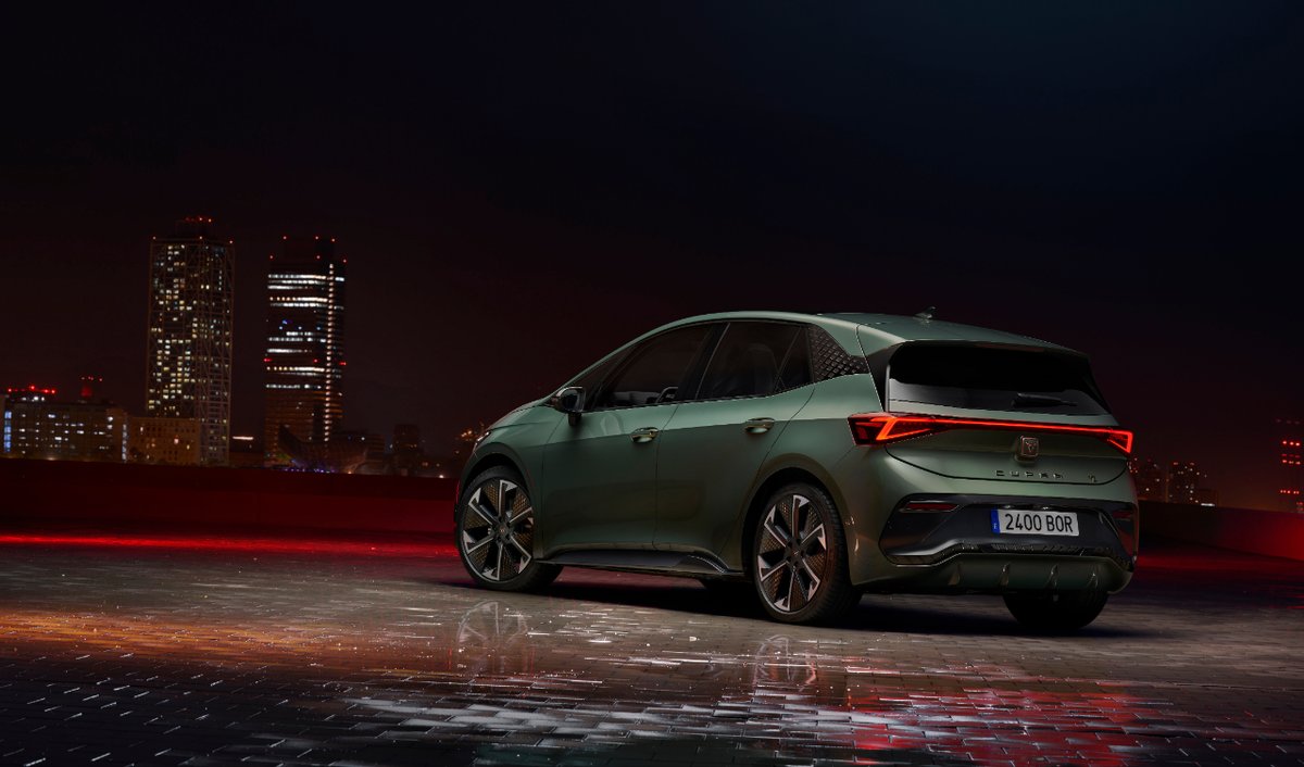 CUPRAprensa_ES's tweet photo. 🚗⚡ ¡Deportividad eléctrica de altas prestaciones! #CUPRA presenta el nuevo #CUPRABorn VZ, con una potencia de 240 kW (326 CV) y 545 Nm, es capaz de completar el 0 a 100 km/h en apenas 5,7 segundos y de alcanzar una velocidad máxima de 200 km/h.

+INFO: https://t.co/piDBs31bHz https://t.co/r8wzPvAyGg