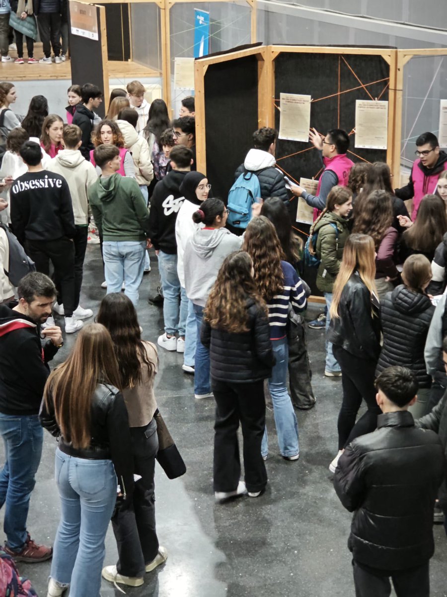 reus_cat's tweet photo. 📣 La Palma s'omple de joves amb motiu de la jornada d'orientació universitària De Tu a Tu

Al llarg del dia es preveu que hagin passat per l'espai prop de 500 estudiants 👏👏

ℹ️ https://t.co/wNashbiewi

@reusjove @joventutReus @universitatURV #ReusEducació https://t.co/2Iabu9gm66