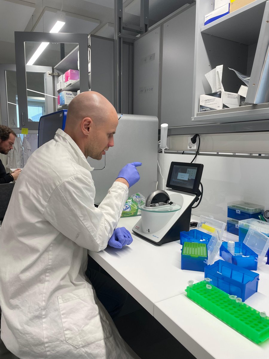 Check out our IT team stepping out of their comfort zone for a crash course on lab procedures, enhancing team integration and deepening understanding of lab operations crucial to our biosecurity platform and services 💻🌐🧬. #TeamIntegration #Biosecurity #LabProcedures